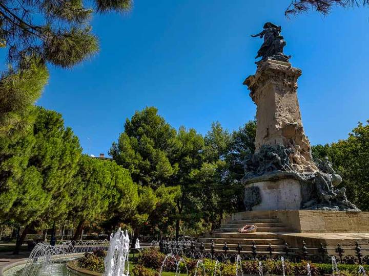 Instalan raticidas en las calles de la Plaza de los Sitios y así evitar el auge de ratas