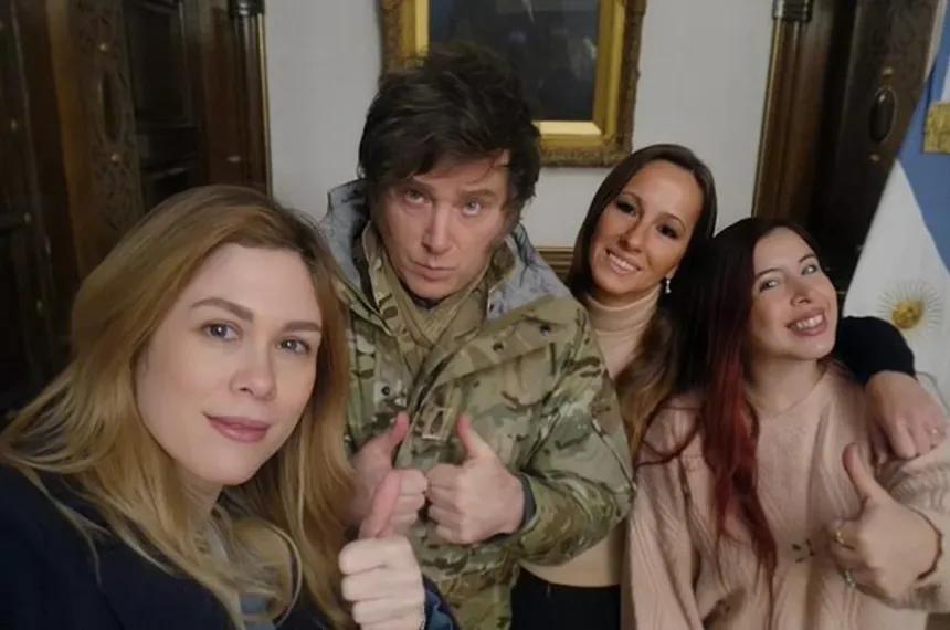 Sin acto oficial, Milei almorzó con los granaderos de Casa Rosada por el 17 de agosto