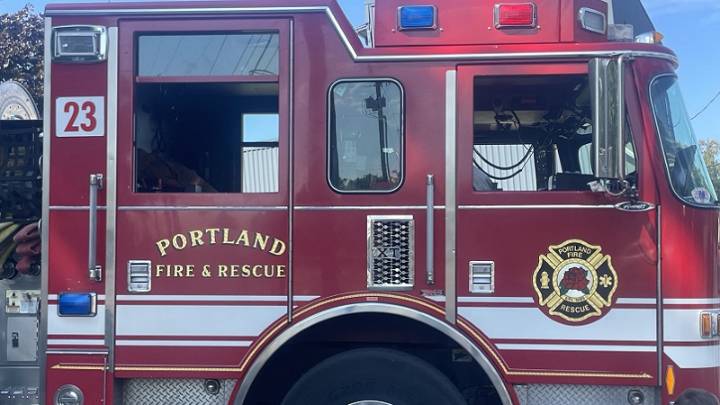 One hospitalized after rescue from NW Portland apartment fire