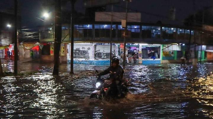 CDMX vive un sábado de inundaciones y tormenta eléctrica; Iztapalapa, la alcaldía más afectada