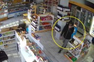 VIDEO | A plena luz del día: robaron un maxikiosco frente a una dependencia policial
