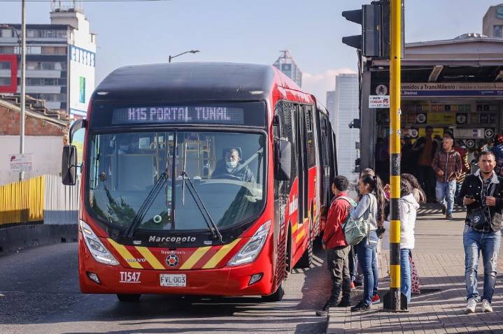 Reportan retrasos en sistema Transmilenio por congestión en Av. Caracas