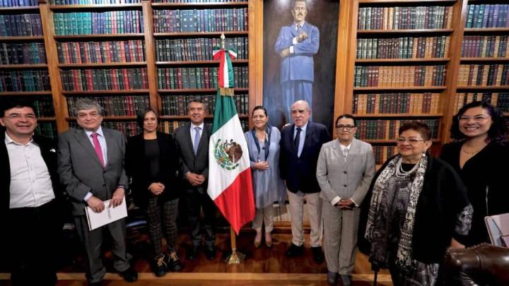 Comisión de la reforma electoral se reúne con consejeros del INE