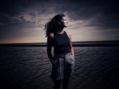 Malena Escobar O'Neill y su novela en el mundo paralelo de la apacible pero inquietante Punta Lara