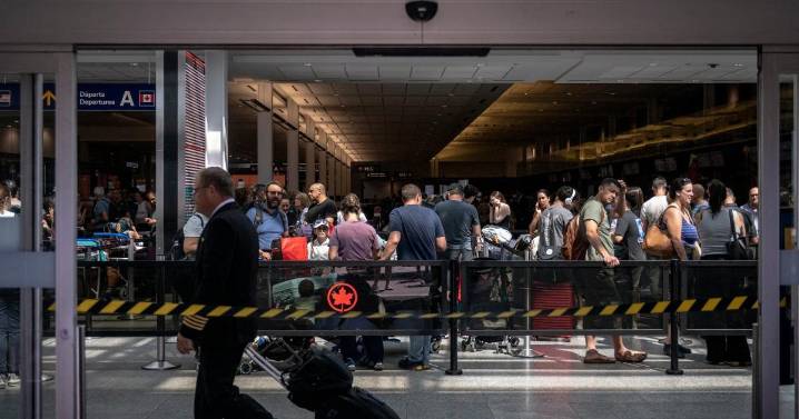 Una huelga de auxiliares paraliza Air Canada y provoca el caos entre sus 130.000 pasajeros diarios