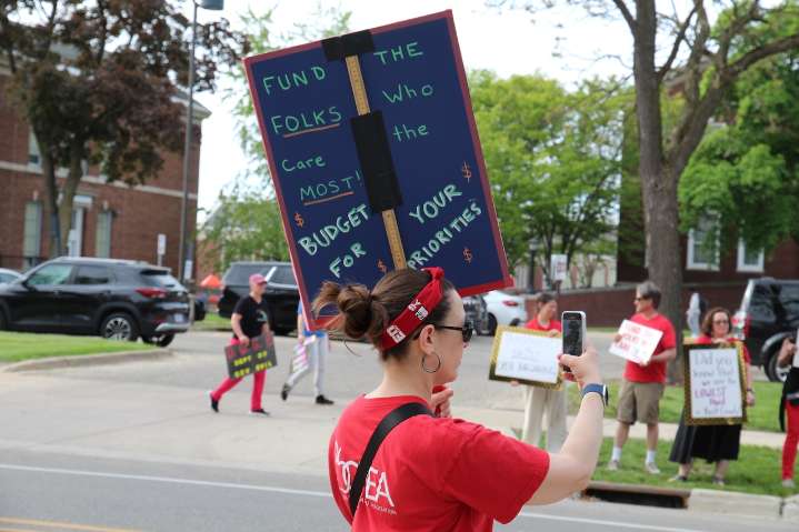 Grand Rapids schools proposes ‘historic’ 4.5% teacher salary increase