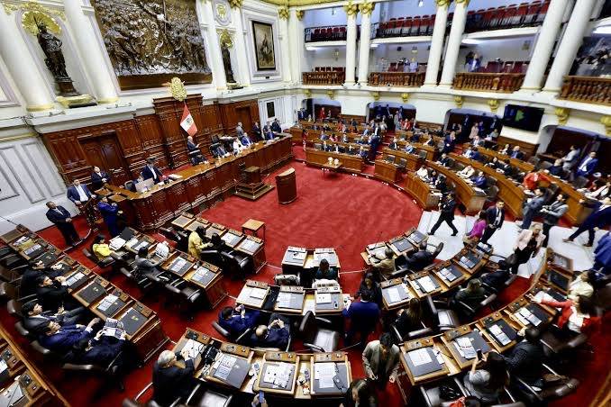 Casas de apuestas virtuales en su hora cero. Solicitan al Congreso aprobar ley por insistencia para frenar alza del impuesto selectivo al consumo.