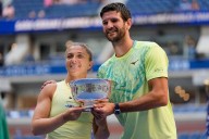 The new US Open mixed doubles tournament begins with the defending champions showing how it's done