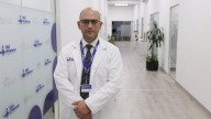 Albert Jauregui, cirujano: "Trasplantar el pulmón o el corazón de un cerdo a un humano podría ser una solución a la escasez de órganos"