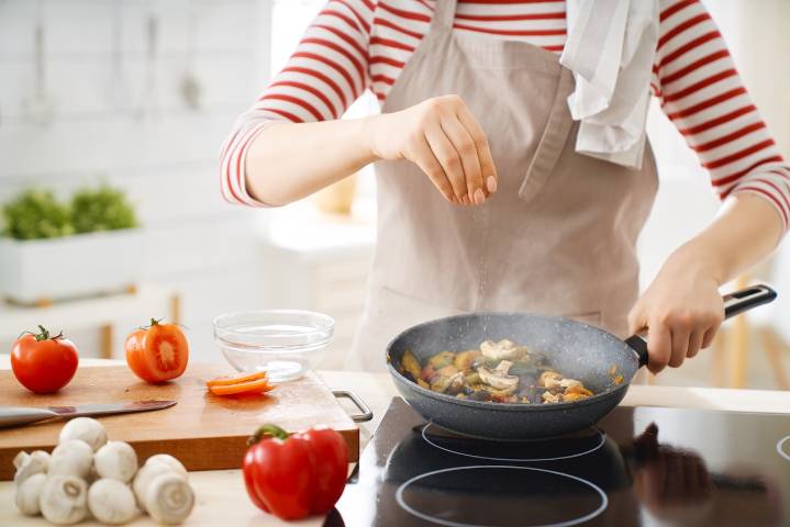Miss Manners: Generous friend has us over to her clean house for brunch. We’re embarrassed to reciprocate