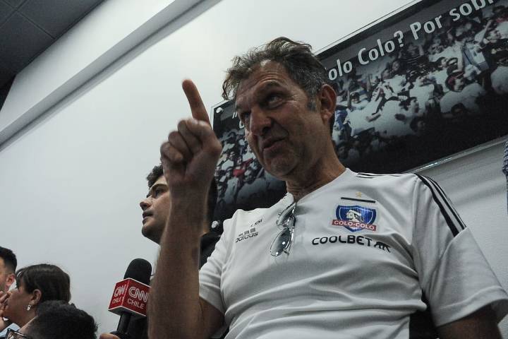 Aníbal Mosa confirma la salida de Jorge Almirón y los encargados de tomar el interinato en Colo Colo: dirigen ante la U