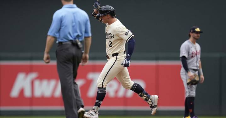 Brooks Lee's 1st grand slam highlights 6-run 3rd inning as Twins top Tigers 8