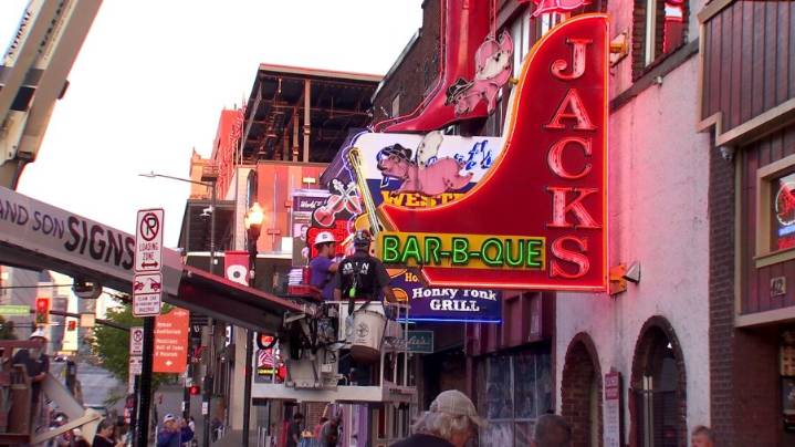 Iconic Jack's Bar-B-Que sign removed from Broadway