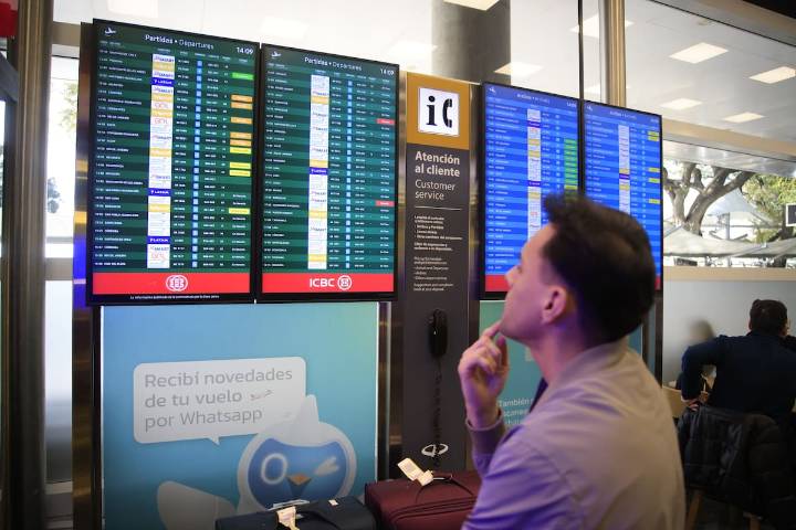 Aerolínea por aerolínea. Cómo afecta a los vuelos el paro de controladores aéreos de hoy