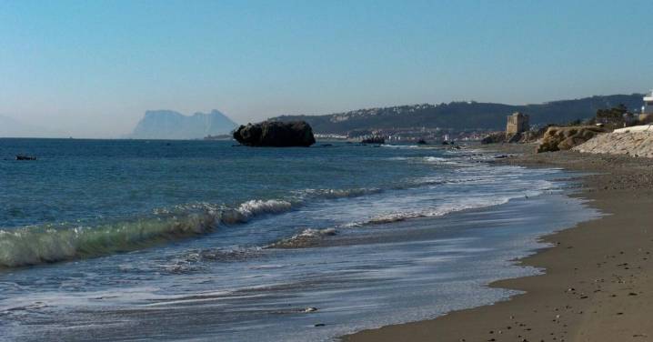 No creerás que estas playas estén en Marbella y Estepona: parecen de otro mundo y reina la tranquilidad