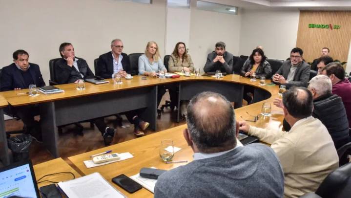 Senado: obtuvo dictamen favorable el proyecto que habilita al gobierno entrerriano a tomar deuda en dólares