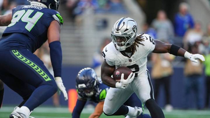 Pete Carroll hopes youth movement has Raiders on the right path