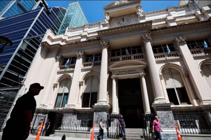 El BCRA dispuso cambios para los movimientos en dólares de los bancos