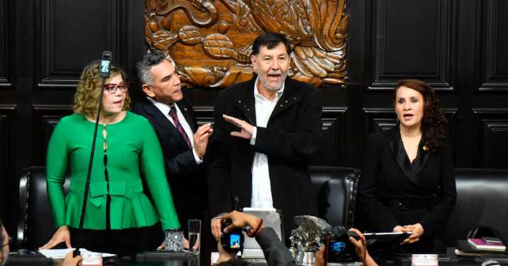 De los gritos y golpes pasan a las denuncias; Alejandro Moreno se lanza contra Noroña