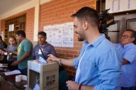 Candidato presidencial Eduardo del Castillo vota en elecciones en Bolivia