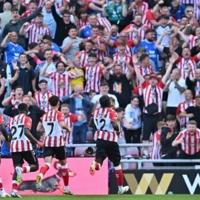 Spurs get Frank off to flier, Sunderland win on Premier League return