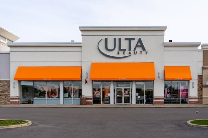 Ulta Beauty Stock: Defying Tough Macro As Shoppers Find Comfort In Beauty (Upgrade) (ULTA)