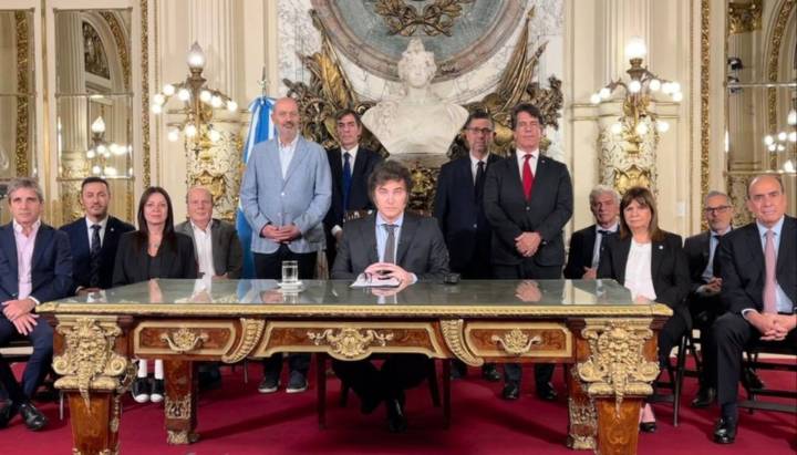 Enfrentamiento político: Milei desafía al Congreso desde una cadena nacional, y el arco político responde