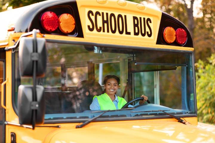 Dominicana revela cuánto gana como conductora de un autobús escolar en NY