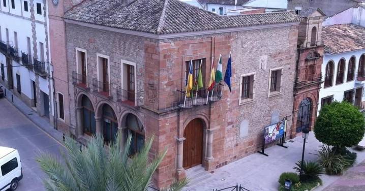 El pueblo de Jaén que clama contra la decadencia de Correos: "No se cumplen ni los horarios de apertura"