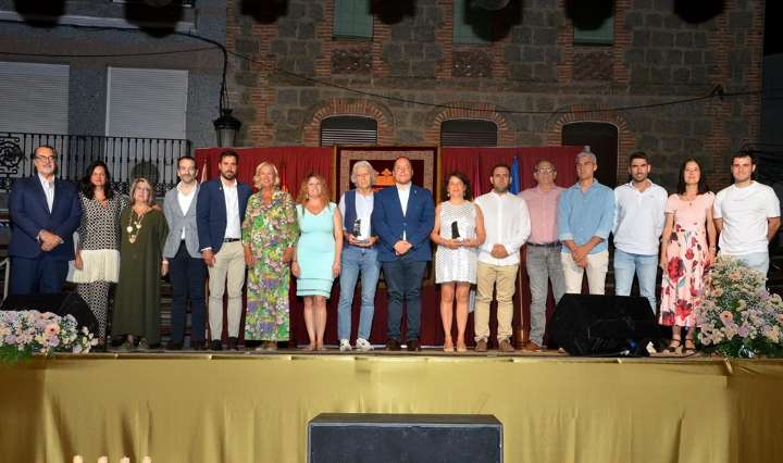 El poeta cántabro Luis González Córdoba gana los Premios Deza de Poesía de Castillo de Bayuela