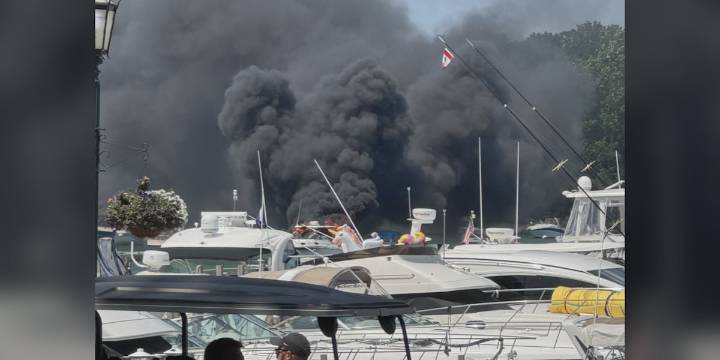 Boats catch on fire in Put