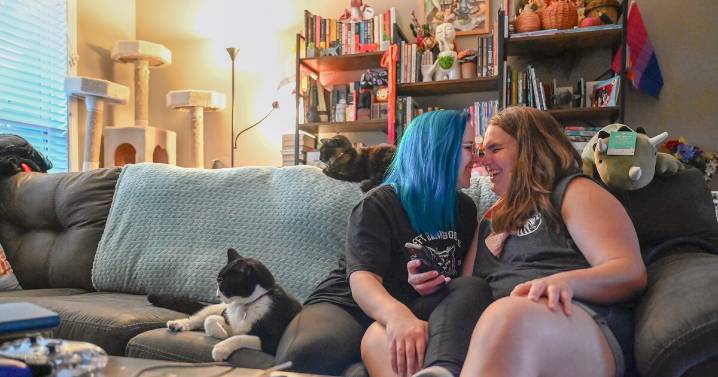 Kat & Aly Wright: "Let's have this gender crisis together."