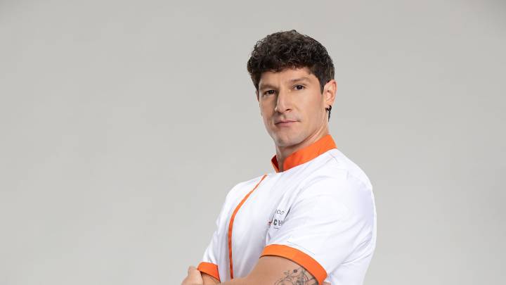 Paco Pizaña descubre el arte de cocinar en 'Top Chef Vip'