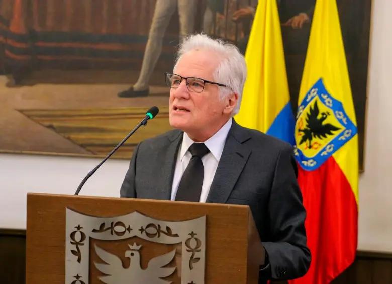 Padre de Miguel Uribe oficializó su precandidatura a la presidencia de Colombia