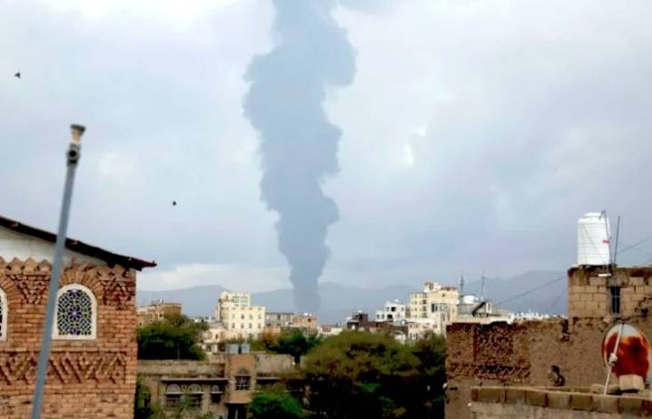 Israel deja al menos dos muertos tras ataque contra capital del Yemen