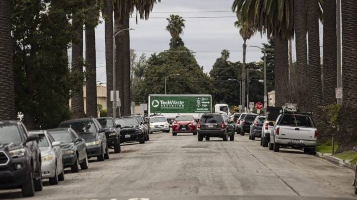 Trump seeks to sue California over clean trucking effort