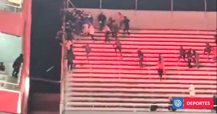 "Masacre": brutal ataque de hinchas de Independiente a grupo de fanáticos de La U en medio de desalojo