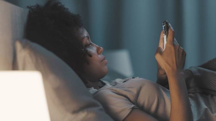 Doomscrolling your way to anxiety? Experts share tips to overcome the habit