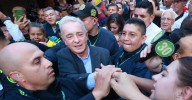 Uribe ya está en libertad: estas son las imágenes de su primer recorrido en Antioquia