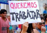 La motosierra cortó 100 mil empleados públicos: defensa y seguridad social, primeras en la lista