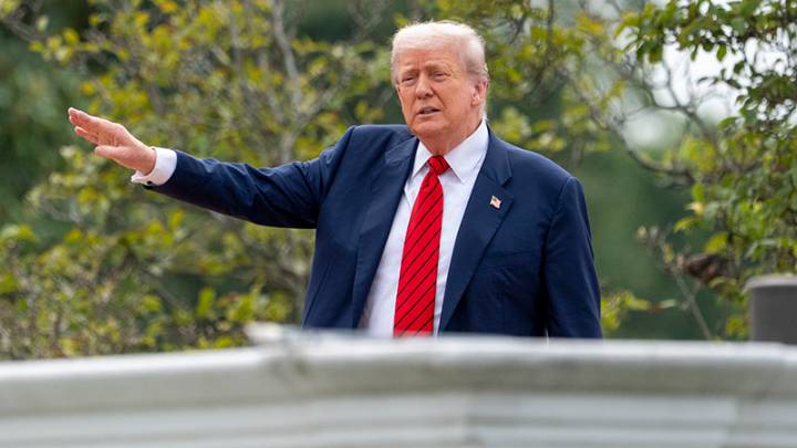 Trump takes surprise walk on roof of White House. Here's why