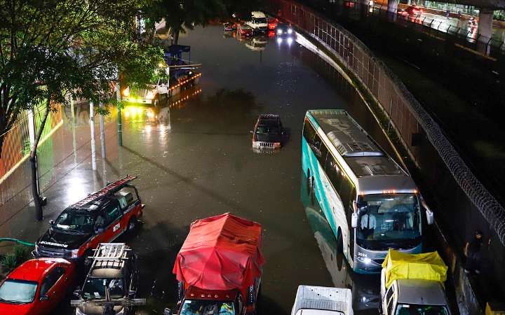 CDMX sufre la lluvia más intensa de la temporada; activan alerta púrpura y suspenden vuelos