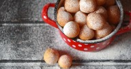 Three ingredient air fyer doughnuts that are on the plate in minutes