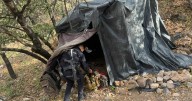 Policías liberan a madre e hijo de punto de contrabando de migrantes en Nogales