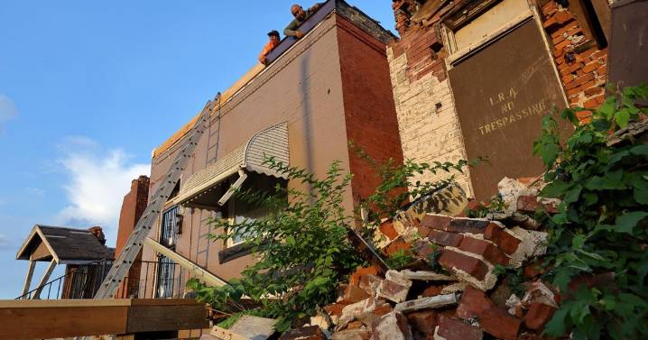 St. Louis wants the feds to take over tornado cleanup