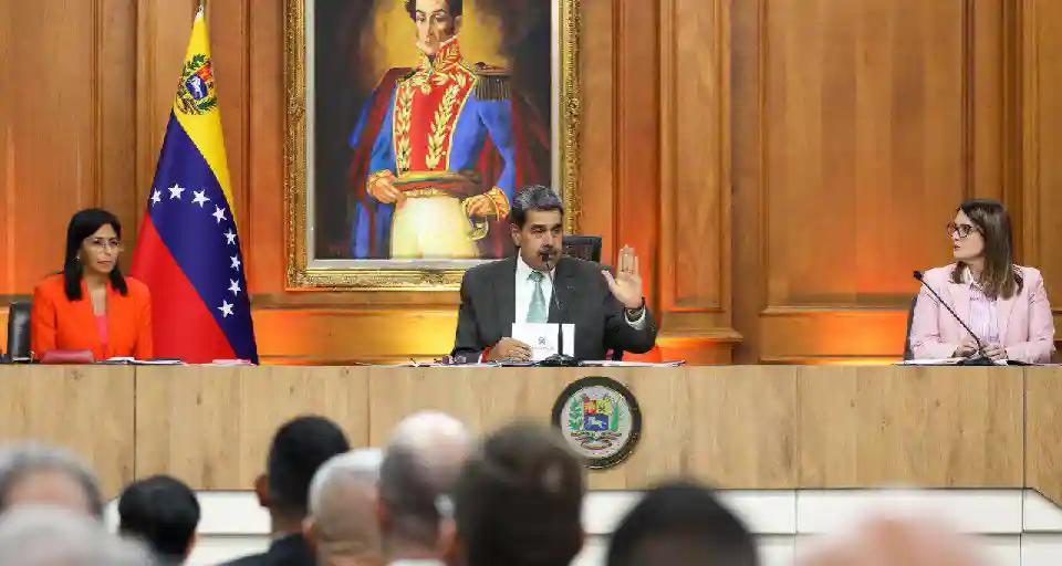 Ejecutivo actualiza decreto de emergencia económica