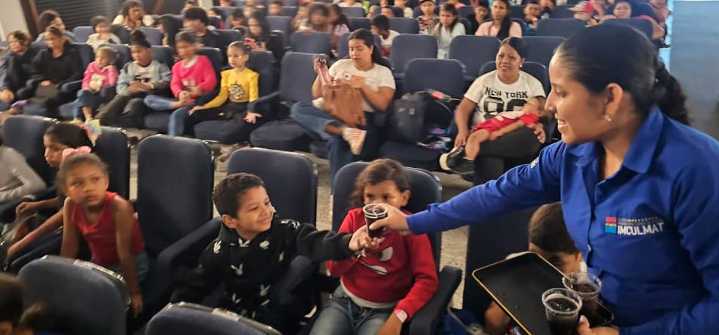 Más de 300 niños visitan la Casa de Cultura en plan vacacional
