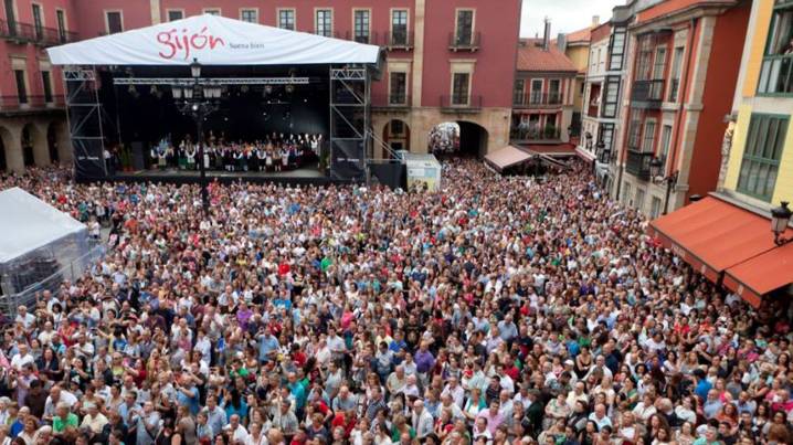 El pregón de Mina Longo y el concierto de Los Secretos abren este viernes la Semana Grande de Gijón