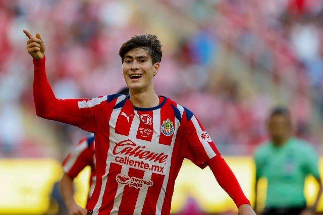 Chivas lleva la delantera a FC Juárez con gol de Isaac Brizuela en el Apertura 2025