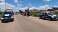 Retroexcavadora “le pega” a cámara Centinela